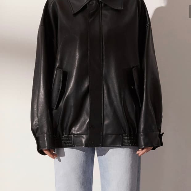 레이디볼륨 레더 자켓 판매합니다