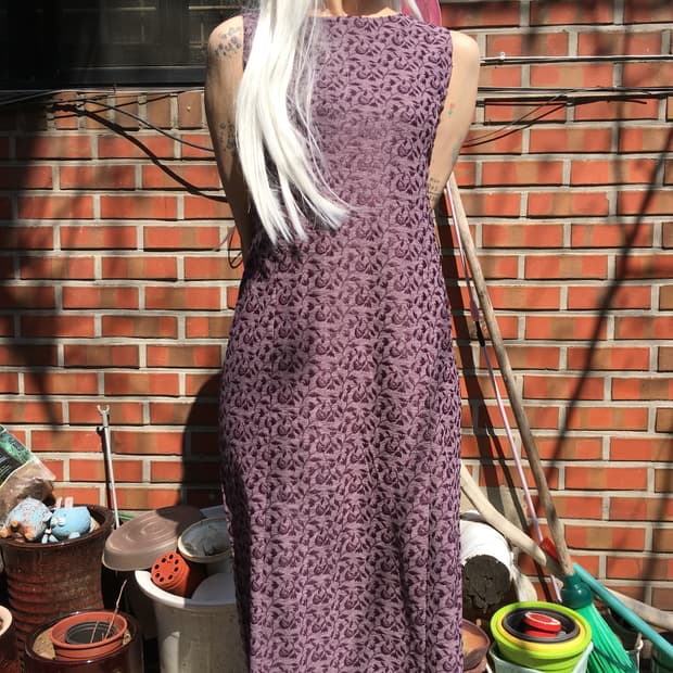 모브 퍼플 자카드 슬리브리스 롱 원피스