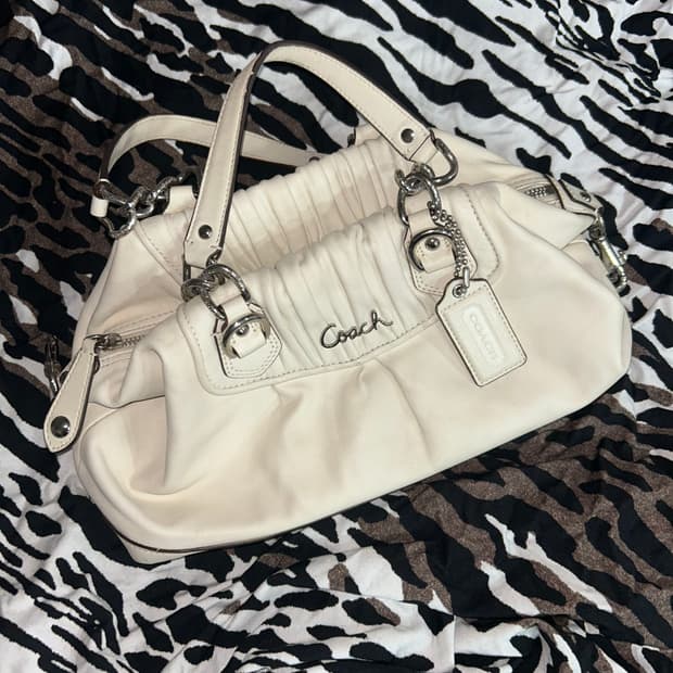 코치 빈티지 크림 체인 가죽백 가방