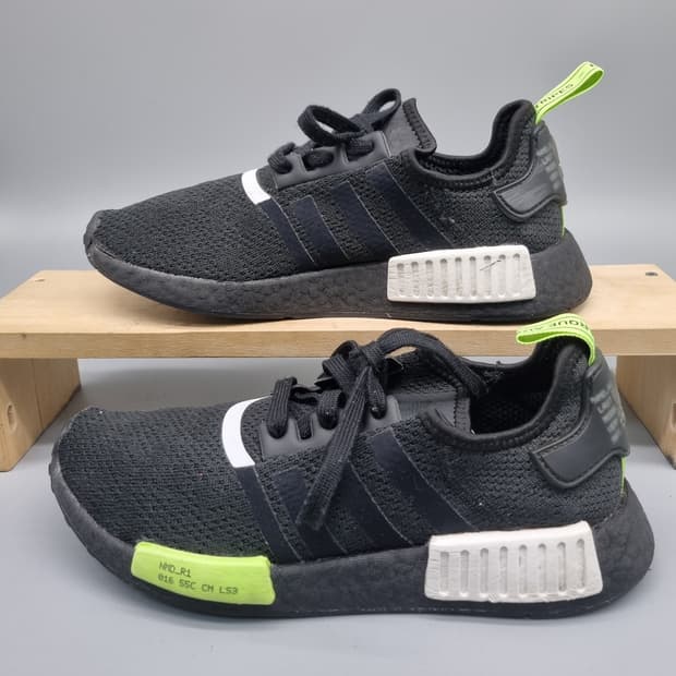 아디다스 NMD R1 블랙 스니커즈260