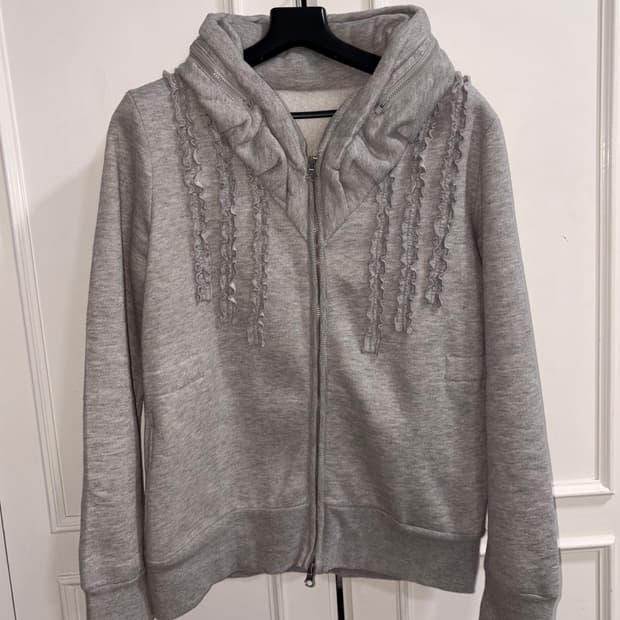 Ruffle grey hood zipup