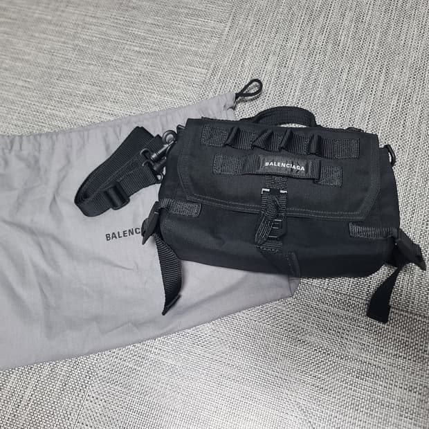 발렌시아가 아미 메신저백 크로스백 army 바디백