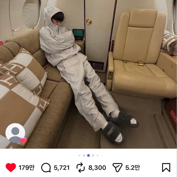 (구매)발렌시아가 퍼리 슬라이드 퍼 슬리퍼