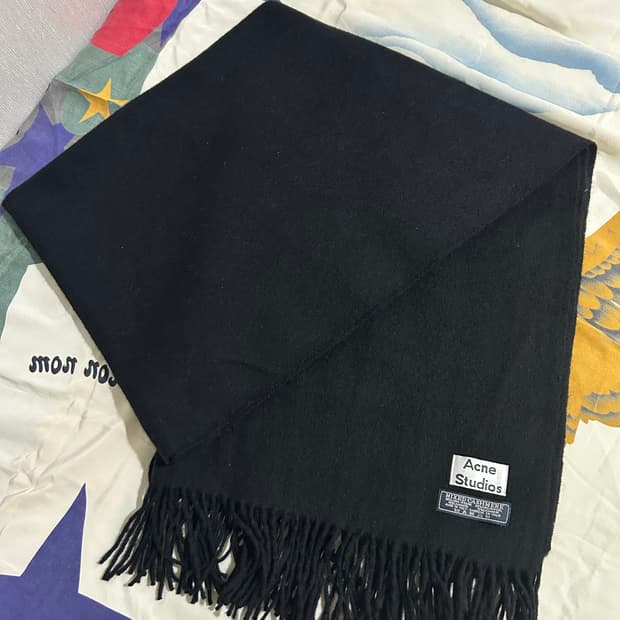 아크네 스튜디오 블랙 캐시미어울 머플러