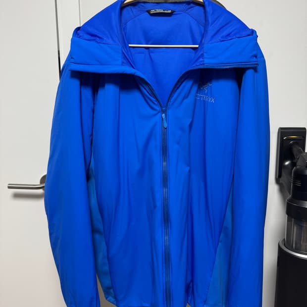 아크테릭스 아톰 LT 후디 플루이디티 L 팝니다.