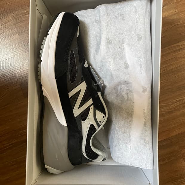 뉴발란스 990V6 블랙