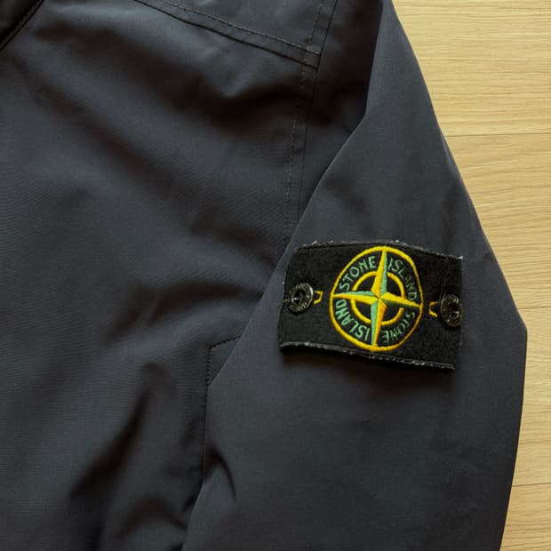 스톤아일랜드 프리마로프트 바람막이