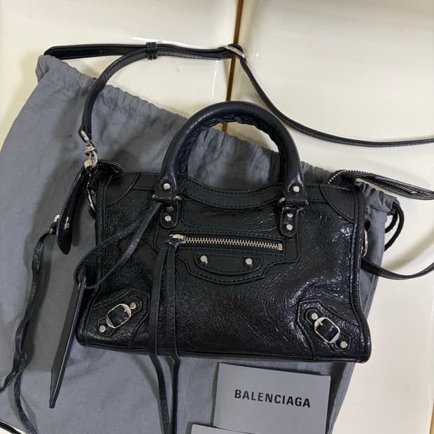 [A+ 정품] 발렌시아가 시티 모터백 나노 블랙