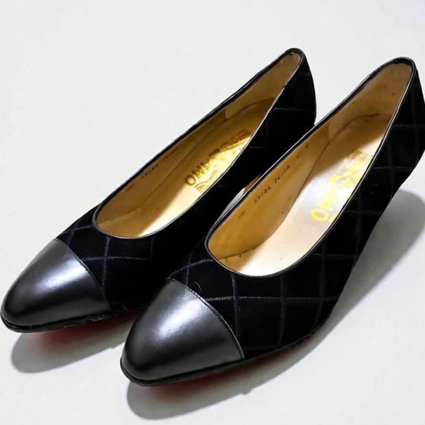 [페라가모]블랙 스웨이드 펌프스5.5(컨디션상)