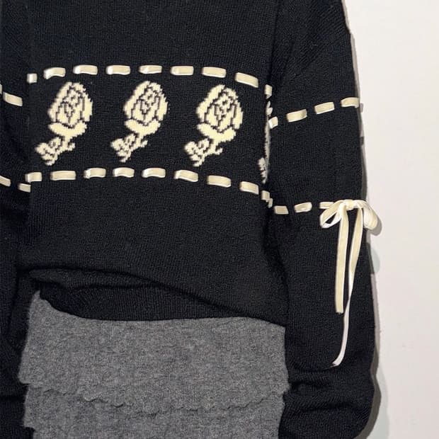 시눈 로즈 벨벳 아일렛 니트 블랙