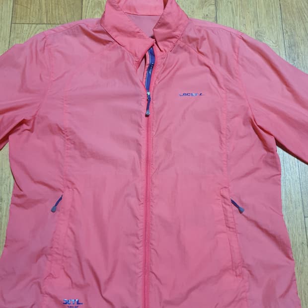 1087 르까프 바람막이 여성 105 사이즈입니다