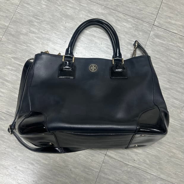 토리버치 블랙 가죽 토트백