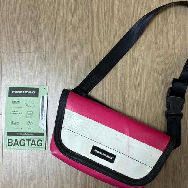 프라이탁 핑크 화이트 크로스백(제이미)