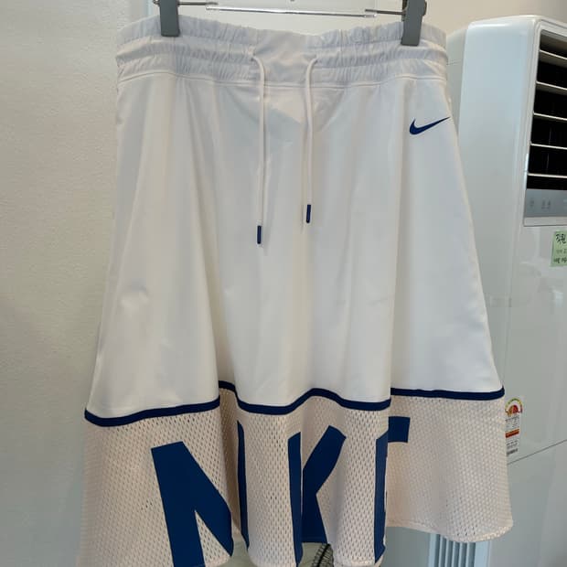 NIKE flared mesh skirt