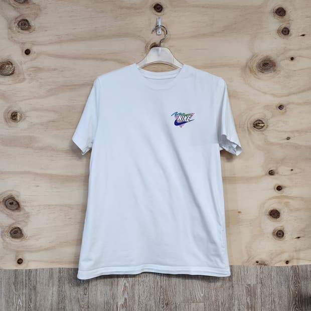 1083) 나이키 NIKE NSW 비치 퍼그 프린팅 반팔티