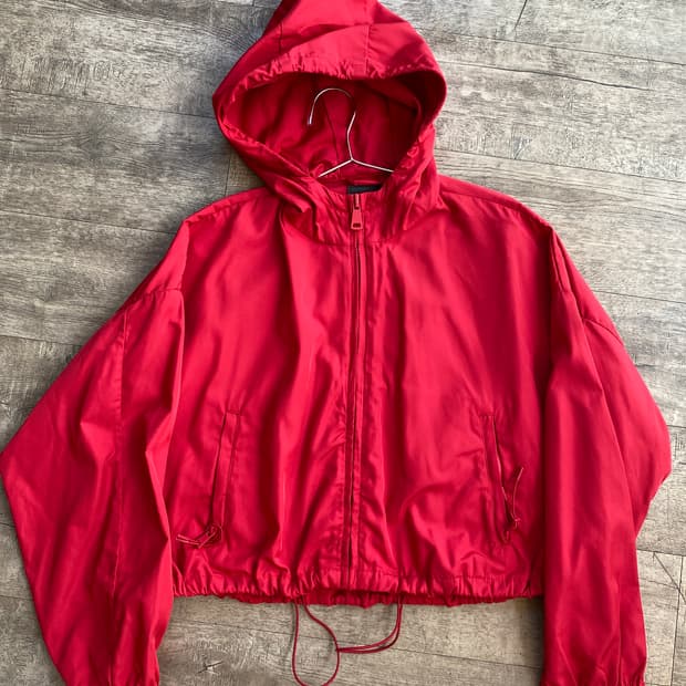ZARA 레드 크롭 바람막이
