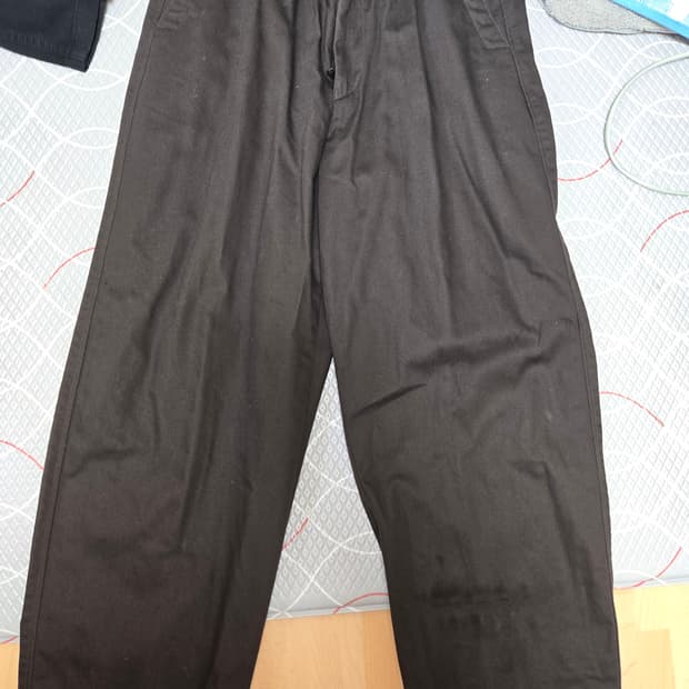 유니클로 와이드핏치노팬츠 다크브라운 73