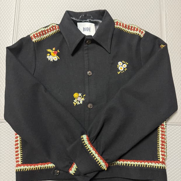 (L) BODE 보디 크롭 울 플라워 스티치 자켓