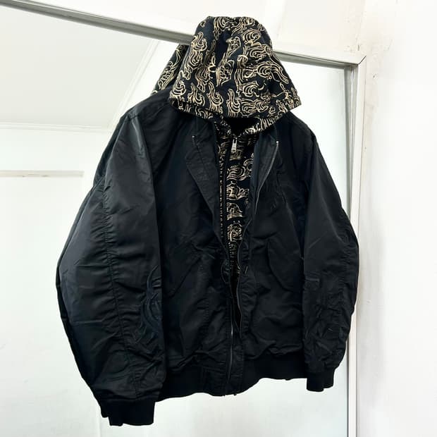 에비수 레이어드 플레임 후드 봄버 자켓