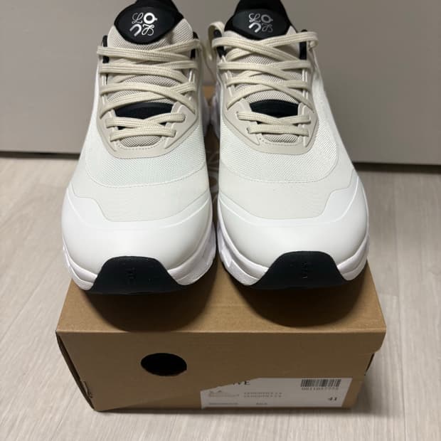 로에베 온 러닝화