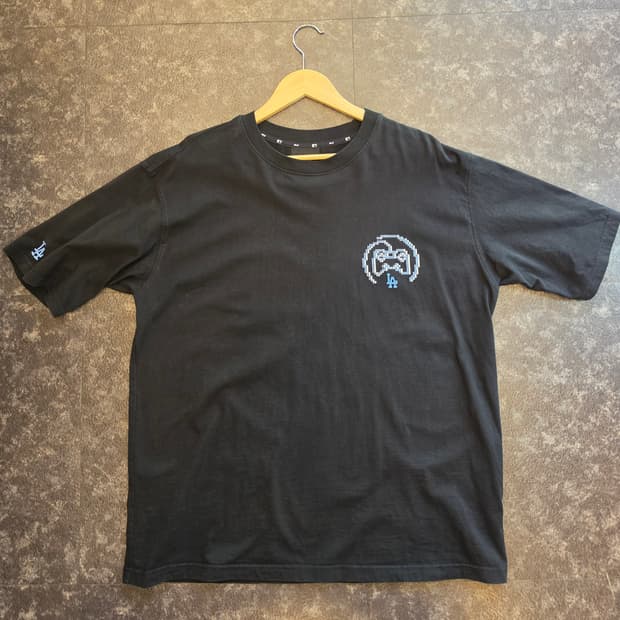 [MLB] LA 다저스 게임 컨트롤러 픽셀 백프린팅 반팔 티셔츠