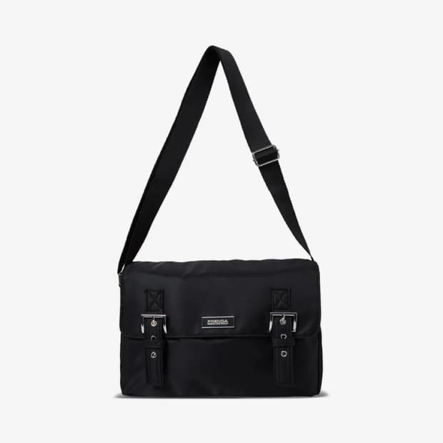 NYLON BUCKLE MESSENGER BAG BLACK