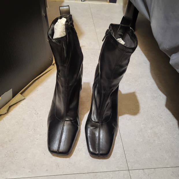 자라 블랙 앵클 부츠 힐