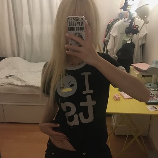 탄산마그네슘 안녕자두야X탄산 꼬꼬 링거 티셔츠 (블랙)