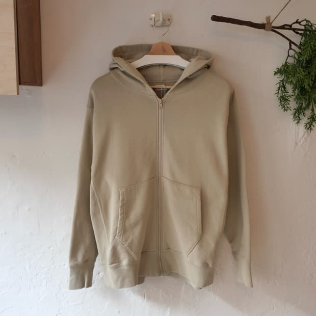 시오타 후드집업