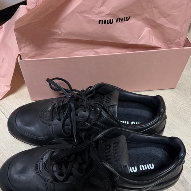 미우미우 김나지움 스니커즈