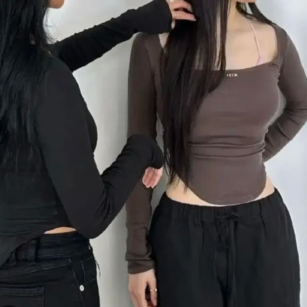 오도어 스퀘어넥 티 브라운