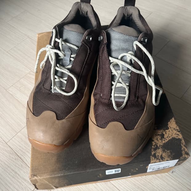 로아 하이킹 카타리나 브라운 검