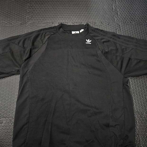 아디다스 맨투맨