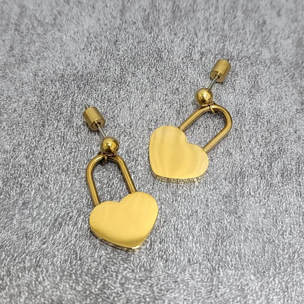 heart earrings