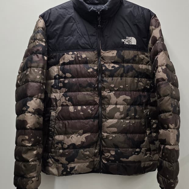 노스페이스 카모플라쥬 리버시블  양면 구스경량패딩.   싸이즈 105~1