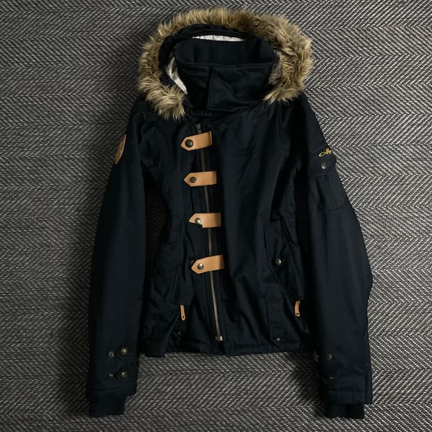 오클리 올드스쿨 파이어맨 라쿤 마운틴 파카o 3412