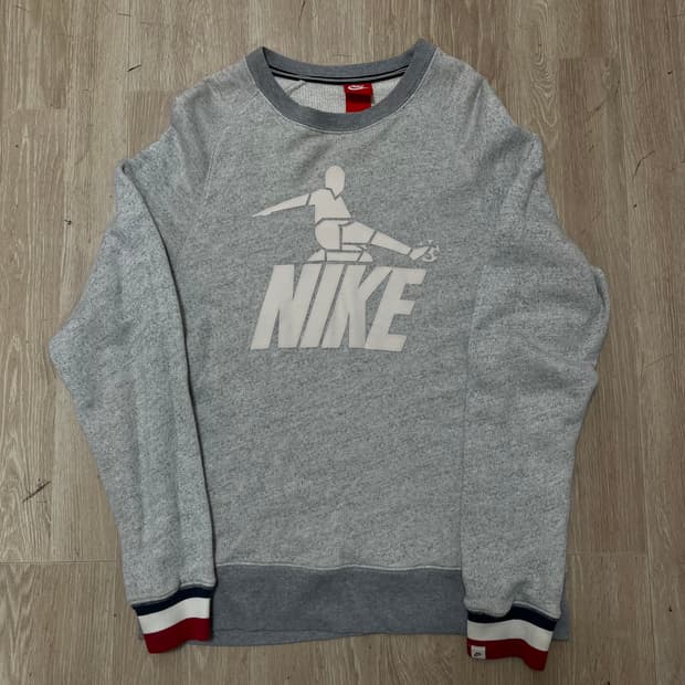 나이키 NIKE 스포츠웨어 빅 싸커로고 맨투맨 M(95)