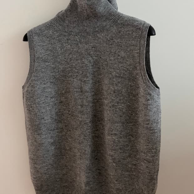 (새상품) 캐시미어 케리에르 하이넥 슬리브스 니트 탑