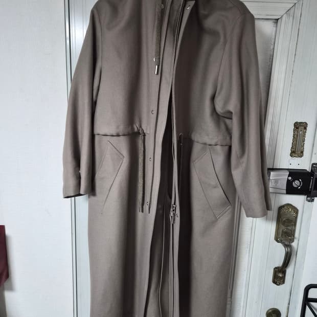 아미 후드 코트