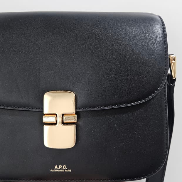 아페쎄 그레이스백 미니 블랙 크로스백