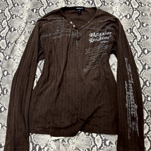 “Impala” 00’s Lettering Brown Sleeve