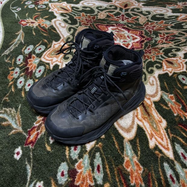 hoka one one kaha mid