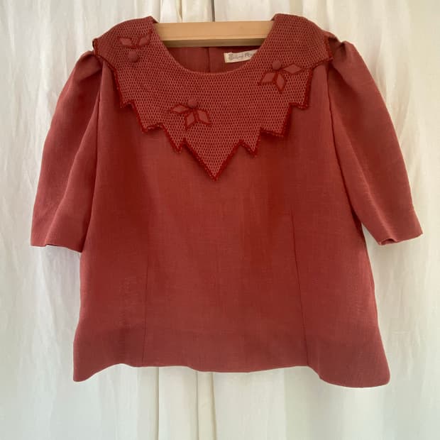 Japanese Vintage 자수 레이스 빅카라 콩단추 포인트 블라우스