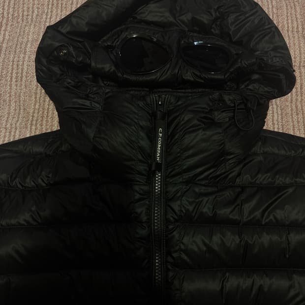 cp컴퍼니 고글 다운 경량패딩 50사이즈 L