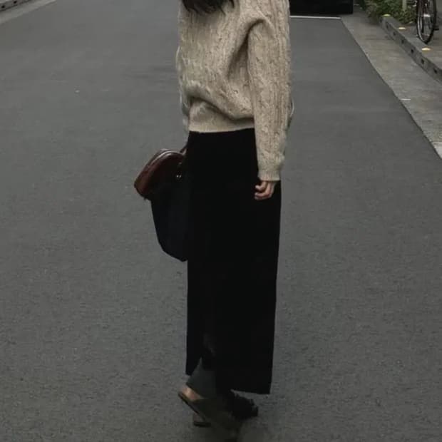 Ged 게드 벨벳 플로우 맥시 스커트 블랙