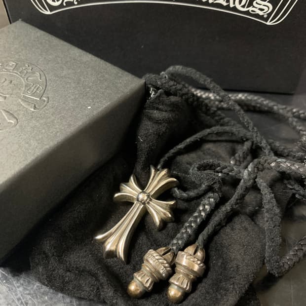 크롬하츠 CH 크로스 펜던트 가죽 목걸이 레더 펜던트