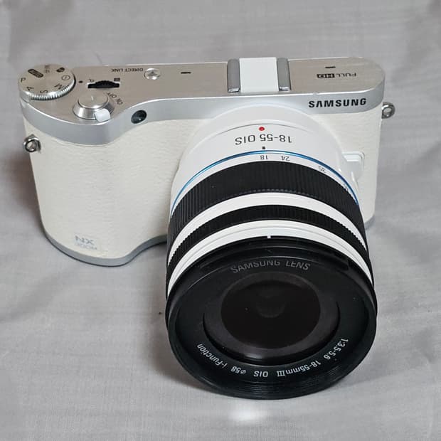 삼성 NX300M 미러리스 카메라 화이트
