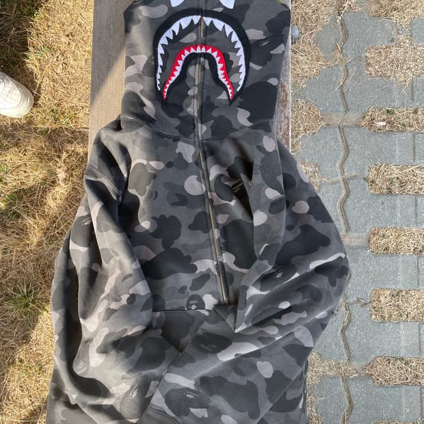 베이프 후드집업 판매하거나 L나 XL로 교환합니다