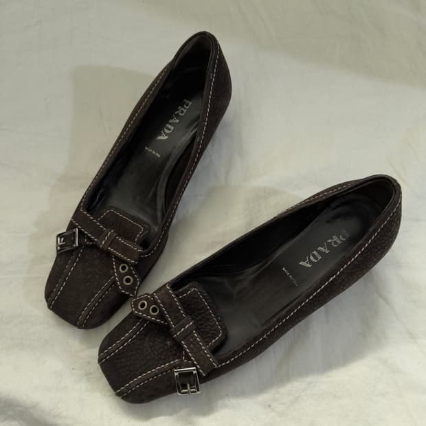 프라다 초코브라운 리본버클 스퀘어토 키튼힐