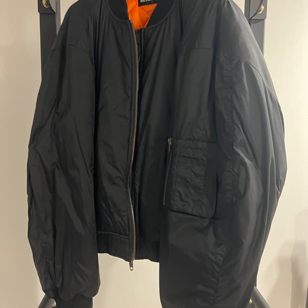 발렌시아가 스테로이드 봄버 50